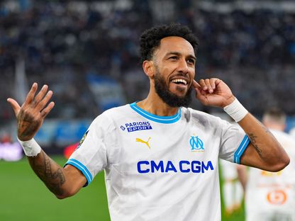 بيير أوباميانغ مهاجم أولمبيك مارسيليا يحتفل بتسجيل هدف في مرمى لانس بالدوري الفرنسي- 28 أبريل 2024 - X/@OM_Arab