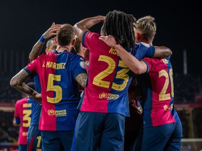 لاعبو برشلونة يحتفلون بتسجيل هدف في مرمى أتلتيكو مدريد بذهاب نصف نهائي كأس إسبانيا - 25 فبراير 2025 - X/@FCBarcelona