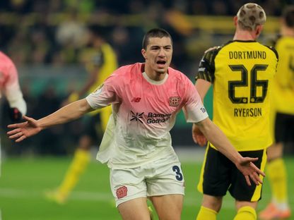 الجزائري إبراهيم مازة يحتفل بهدفه في مباراة بوروسيا دورتموند وباير ليفركوزن - 2 ديسمبر 2025 - Reuters