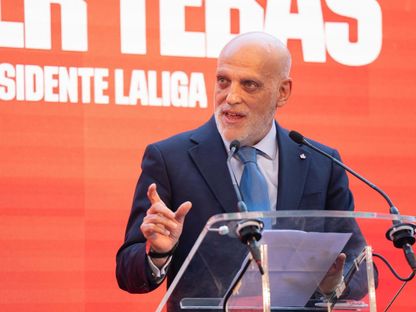 خافيير تيباس خلال احتفال لرابطة الدوري الإسباني - 3 أكتوبر 2025 - X/@Tebasjavier