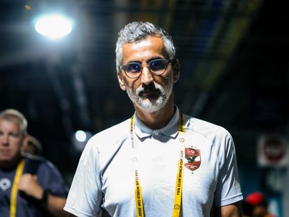 مدرب الأهلي المصري خوسيه ريفيرو في ملعب "هارد روك" قبل مواجهة إنتر ميامي في كأس العالم للأندية - 13 يونيو 2025 - X/@AlAhly