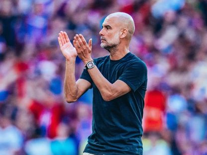 بيب غوارديولا مدرب مانشستر سيتي يشكر الجمهور بعد خسارة كأس الاتحاد الإنجليزي 2025 - manchestercity/web