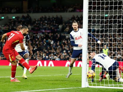 تشكيلة ليفربول المتوقعة ضد توتنهام.. محمد صلاح بديلاً أمام ضحيته المفضلة؟