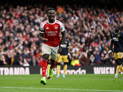 بوكايو ساكا مهاجم أرسنال يحتفل بهدفه في مرمى وست هام بالدوري الإنجليزي الممتاز - 4 أكتوبر 2025 - Reuters