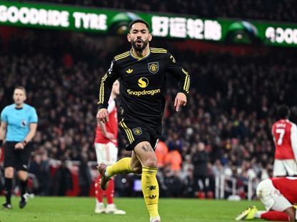 ماتيوس كونيا يسجل هدف تقدم مانشستر يونايتد أمام أرسنال 2-3 في ملعب الإمارات بالدوري الإنجليزي - 25 يناير 2026 - Reuters