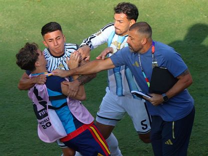 شجار بين لياندرو باريديس وبابلو غافي بعد نهائي كأس العالم بين إسبانيا والأرجنتين - 19 يوليو 2026 - Reuters