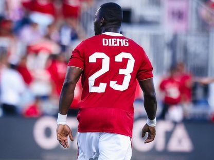 الأهلي يقرر مساواة اليو ديانغ بـأشرف بن شرقي.. واللاعب يطلب مهلة