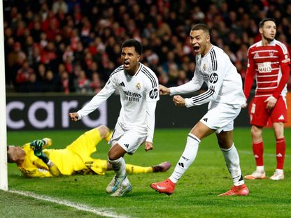 رودريغو يحتفل بهدفه مع كيليان مبابي خلال فوز ريال مدريد على بريست في دوري أبطال أوروبا - 28 يناير 2025 - Reuters