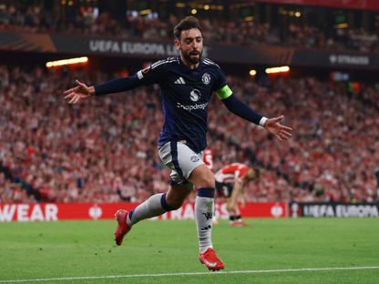 برونو فيرنانديز لاعب مانشستر يونايتد يحتفل بتسجيل الهدف الثالث في مرمى أتلتيك بلباو بذهاب نصف نهائي الدوري الأوروبي - 1 مايو 2025 - Reuters