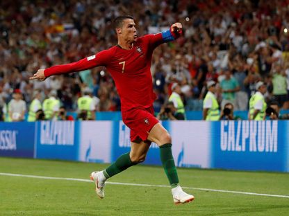 لاعب منتخب البرتغال كريستيانو رونالدو يحتفل بتسجيل الهدف الثالث ضد إسبانيا في كأس العالم 2018 - 15 يونيو 2018 - Reuters