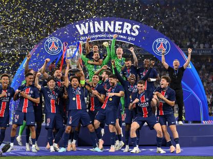 لوكاس هرنانديز ينضم لقائمة اللاعبين الفائزين بالثلاثية مرتين