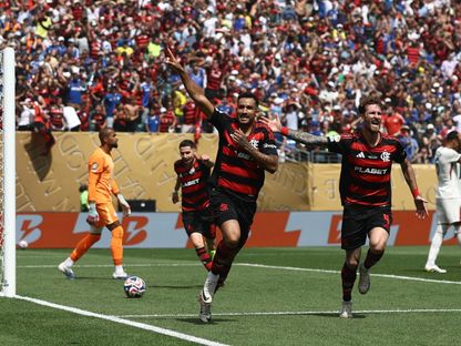 دانيلو يحتفل بالهدف الثاني لنادي فلامنغو أمام تشيلسي في كأس العالم للأندية - 20 يونيو 2025 - Reuters