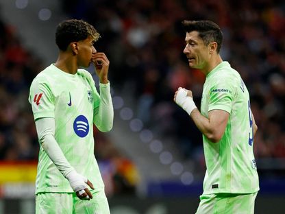 روبرت ليفاندوفسكي ولامين يامال من مباراة برشلونة وأتليتيكو مدريد بالدوري الإسباني - 16 مارس 2025 - Reuters