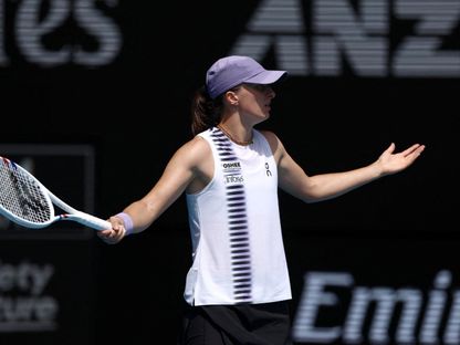 البولندية إيغا شفيونتيك خلال مباراتها في ربع نهائي أستراليا للتنس ضد الكازاخستانية إيلينا ريباكينا التنس - 28 يناير 2026 - Reuters