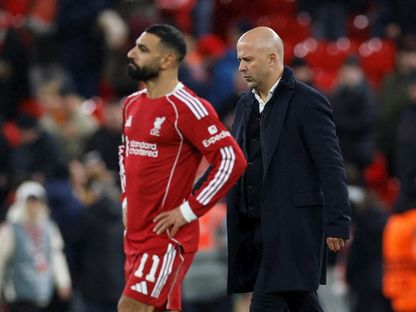 أرني سلوت ومحمد صلاح بعد لقاء ليفربول وإيندهوفن بدوري أبطال أوروبا - 26 نوفمبر 2025 - Reuters