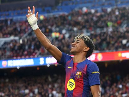 لامين يامال بعد تسجيله "هاتريك" لبرشلونة في مرمى فياريال بالدوري الإسباني - 28 فبراير 2026 - REUTERS