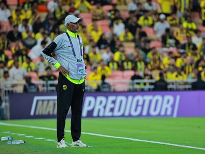 حسن خليفة مدرب الاتحاد المؤقت خلال مباراة شباب الأهلي دبي في دوري أبطال آسيا للنخبة - 30 سبتمبر 2025 - X/@aawsat_spt