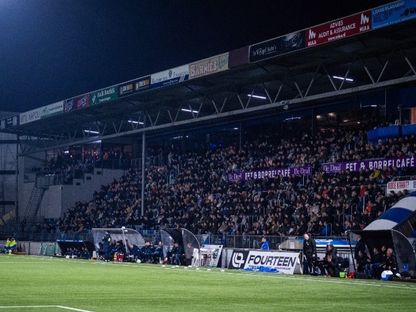 ملعب فريق دين بوش الهولندي - www.fcdenbodch.nl