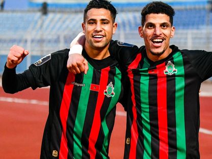 رضا سليم لاعب الجيش الملكي يحتفل مع زكريا حدراف بهدفه في مرمى بيراميدز في دوري أبطال إفريقيا - 21 مارس 2026 - FB/@Association Sportive des Forces Armées Royales - ASFAR