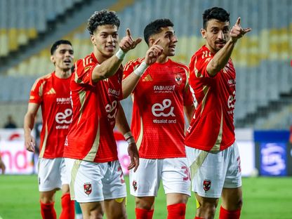 طاهر محمد طاهر مهاجم الأهلي يحتفل بهدفه أمام المصري البورسعيدي بجانب إمام عاشور وأحمد نبيل "كوكا" وأشرف بنشرقي - 8 مايو 2025 - x/ahlyegypt
