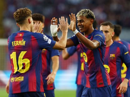 فرحة لامين يامال وفيرمين لوبيز خلال مواجهة برشلونة أمام أولمبياكوس في دوري أبطال أوروبا - 21 أكتوبر 2025 - Reuters