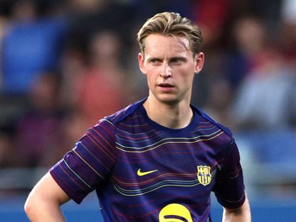 لاعب برشلونة فرينكي دي يونغ خلال مباراة كأس جوان غامبر الودية - 10 أغسطس 2025 - ٌReuters