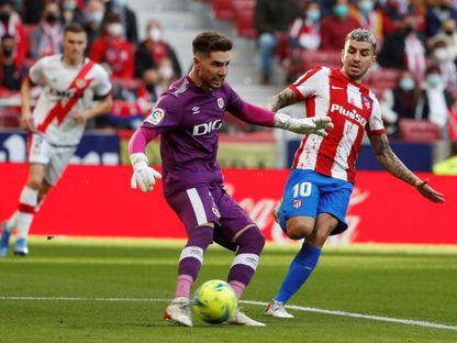 لوكا زيدان حارس رايو فايكانو في مباراة أتلتيكو مدريد بالدوري الإسباني - 2 يناير 2022 - Reuters