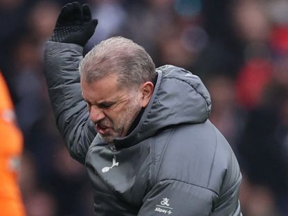 بوستيكوغلو مدرب توتنهام يحتج بعد احتساب هدف لنيوكاسل عقب لمسة يد - 4 يناير 2025 - Reuters