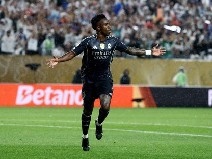 فينيسيوس جونيور يحتفل بهدفه مع ريال مدريد أمام سالزبورغ في مونديال الأندية - 27 يونيو 2025 - Reuters