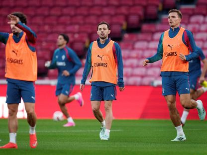 برناردو سيلفا وجواو بالينيا خلال تدريبات منتخب البرتغال قبل مباراة الدنمارك بدوري الأمم الأوروبية - 30 سبتمبر 2026 - Reuters