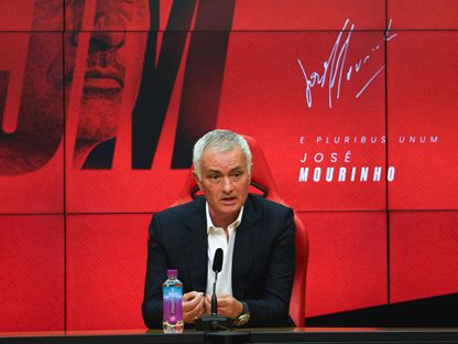 جوزيه مورينيو خلال تقديمه مدرباً لبنفيكا - 18 سبتمبر 2025 - X/@SLBenfica