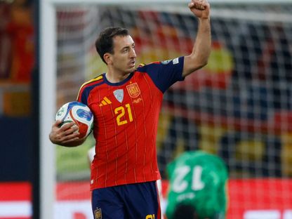 ميكيل أويارزابال لاعب إسبانيا يحتفل بعد تسجيله هدفاً في شباك تركيا - 18 نوفمبر 2025 - REUTERS