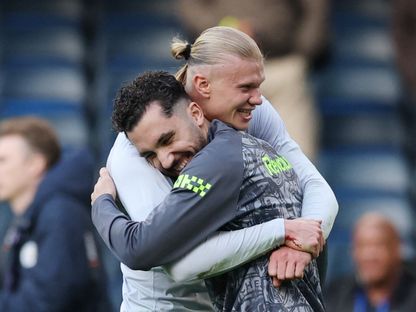 شاهد.. ريان شرقي يتحدى الملل بمحاولة "قلب الزجاجة" أمام تشيلسي