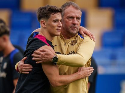 لاعب الوسط غافي في تدريبات برشلونة رفقة المدرب هانزي فليك - 20 أكتوبر 2024 - X/@FabrizioRomano