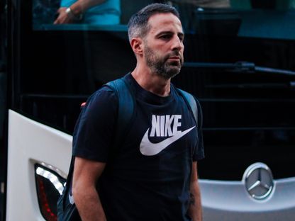 يانيك فيريرا مدرب الزمالك يغادر حافلة الفريق بعد وصولها إلى استاد القاهرة قبل مواجهة المقاولون العرب - 16 أغسطس 2025 - x/ZSCOfficial