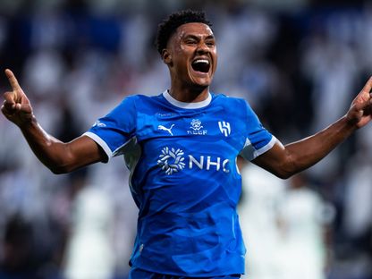 احتفال أولي واتكينز بتسجيل هدف للهلال في مرمى الأهلي بالدوري السعودي - 1 سبتمبر 2026 - X/@SPL
