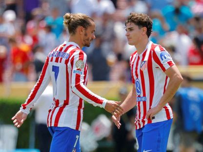 أنطوان غريزمان وزميله خوليان ألفاريز عقب خروج أتلتيكو مدريد من كأس العالم للأندية - 23 يونيو 2025 - Reuters