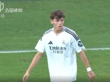 شاهد كيف يلعب "تياغو" مفاجأة تشابي ألونسو في تدريبات ريال مدريد