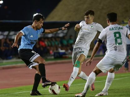 صراع على الكرة خلال مباراة غزل المحلة والمصري - 17 سبتمبر 2025 - facebook./ghazlelmahallaofficial