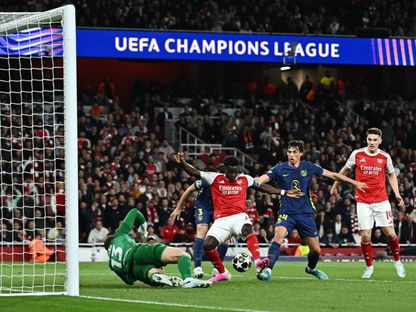 بوكايو ساكا مهاجم أرسنال في طريقه للتسجيل في مرمى أتلتيكو مدريد في دوري أبطال أوروبا - 5 مايو 2026 - Reuters