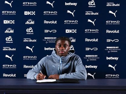 جيريمي مونغا يوقع عقود انتقاله إلى مانشستر سيتي - 11 يوليو 2026 - X/@ManCity