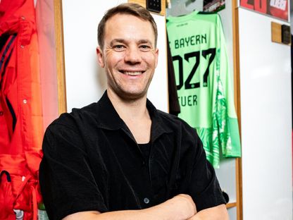 الحارس مانويل نوير يجدد عقده مع بايرن ميونيخ - 15 مايو 2026 - x@FCBayern