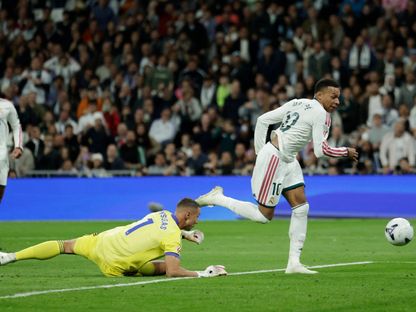 كيليان مبابي أثناء تسجيله هدفاً خلال مباراة ريال مدريد وإشبيلية بالدوري الإسباني - 18 أكتوبر 2026 - Reuters