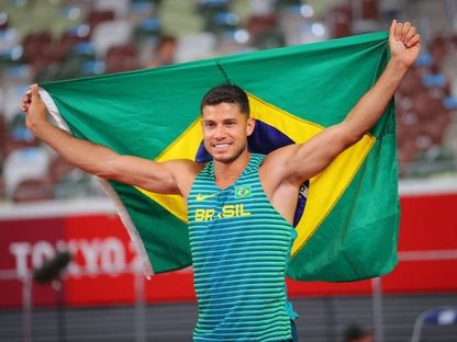البطل الأولمبي السابق في القفز بالزانة البرازيلي تياجو براز- - X/@fabiomstella