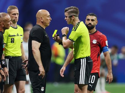 حسام حسن مدرب مصر يعترض على الحكم خلال مواجهة الأرجنتين في كأس العالم - 7 يوليو 2026 - Reuters
