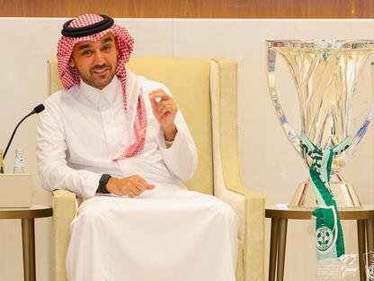 وزير الرياضة السعودي الأمير عبد العزيز بن تركي الفيصل خلال استقباله النادي الأهلي بعد تتويجه بلقب دوري أبطال آسيا للنخبة - 5 مايو 2025 - X/ALAHLI_FC