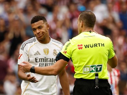 هداف ريال مدريد كيليان مبابي منزعجاً من حكم الديربي أمام أتلتيكو مدريد - 27 سبتمبر 2025 - Reuters