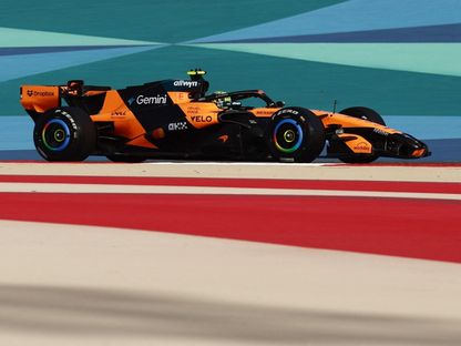 لاندو نوريس سائق فريق ماكلارين خلال اختبارات ما قبل الموسم بحلبة البحرين الدولية - 11 فبراير 2026 - Reuters