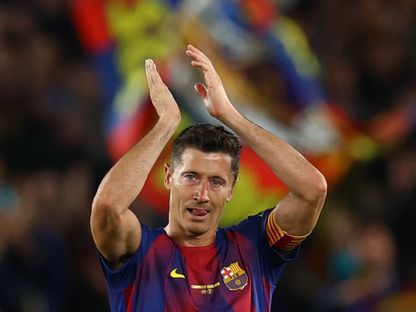 روبرت ليفاندوفسكي مهاجم برشلونة يودع الجمهور في آخر مباراة له في كامب نو أمام ريال بيتيس - 17 مايو 2026 - Reuters