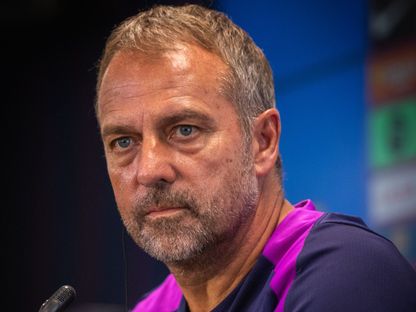 الألماني هانزي فليك مدرب برشلونة في المؤتمر الصحفي الذي يسبق المواجهة أمام ليفانتي في الدوري الإسباني - 22 أغسطس 2025 - X/@FCBarcelona